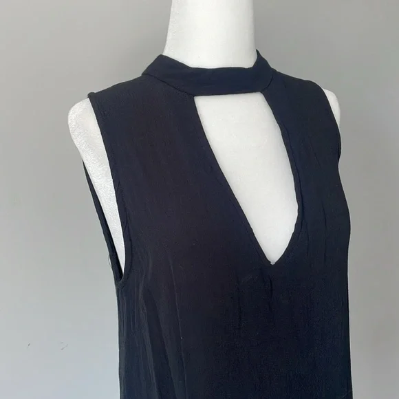 Slideshow Black Top🖤 - Picture 3 of 5